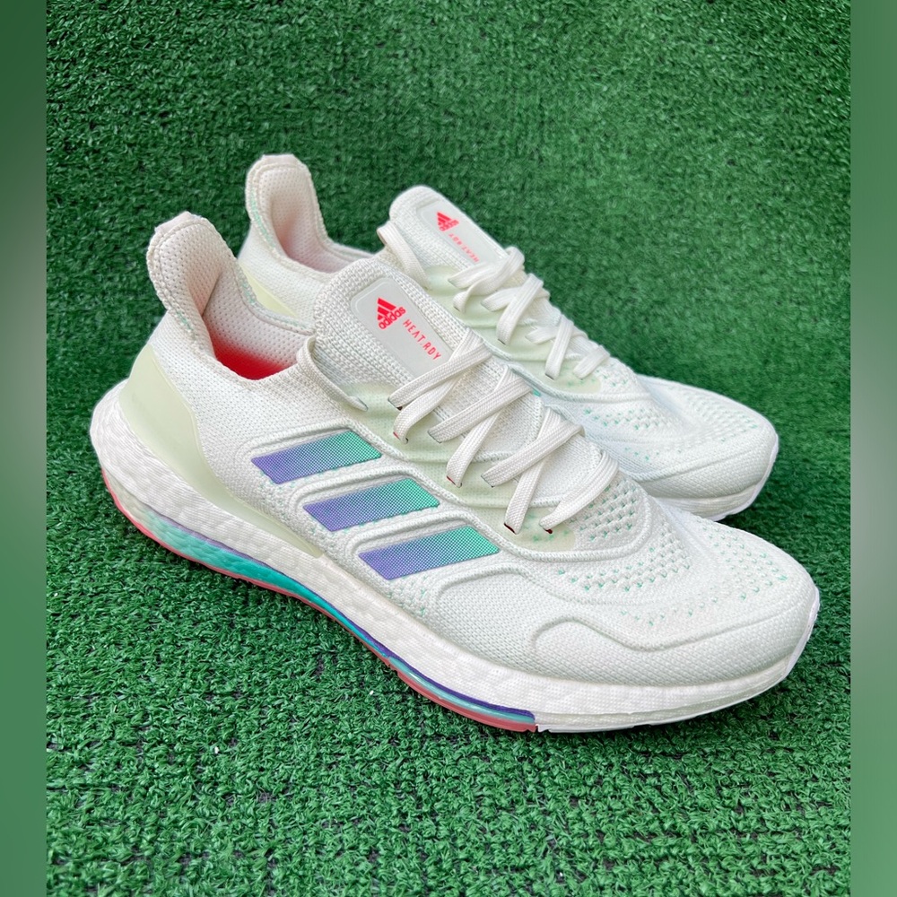 Adidas Women's Ultra Boost 22 Heat.RDY Size 9 Shoes Sneakers ( GX8087 ) Used